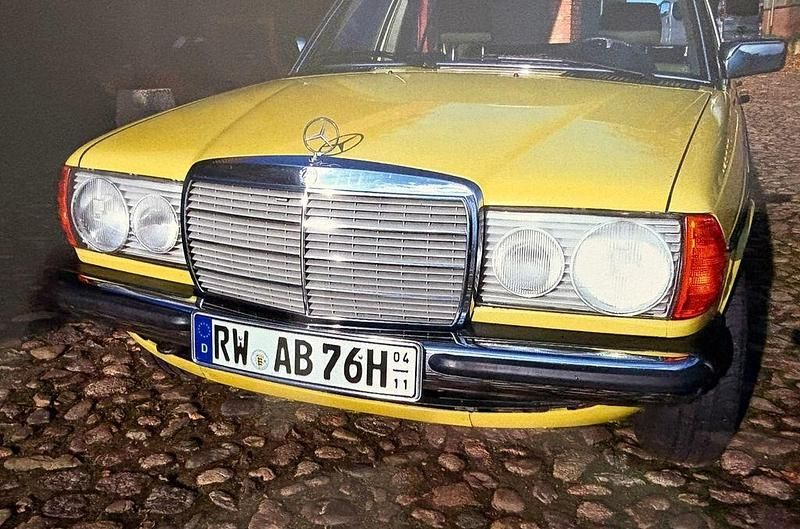 Gebraucht Mercedes 230 109 PS (80 kW) 1980 Gelb Limousine