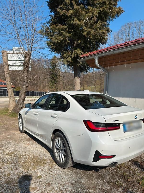 Używany BMW 320 Performance 190 KM (139 kW) 2022 Biały Sedan/Limuzyna