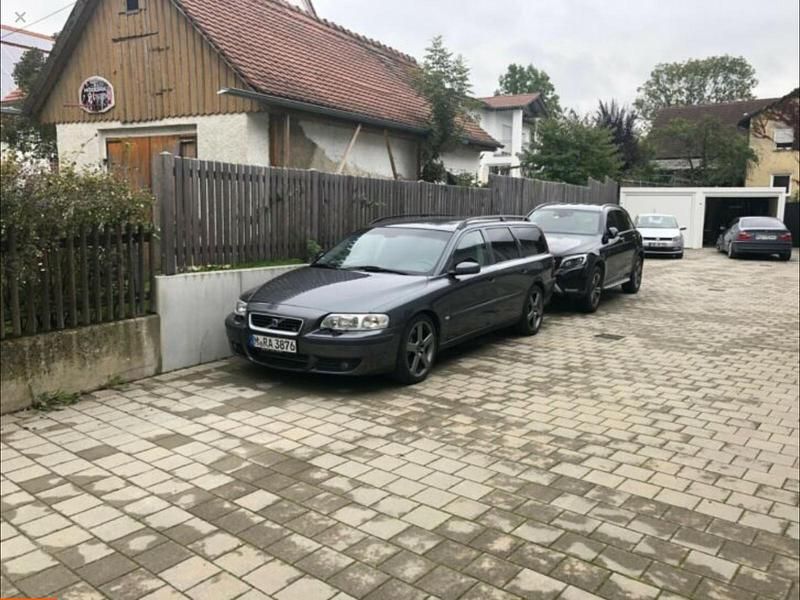 Grau Gebraucht 2004 Volvo V70 Kombi | 7.990 € - Bild 1/4