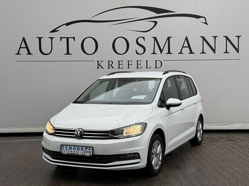 Weiß Gebraucht 2021 VW Touran Comfortline Van / Kleinbus | 17.950 € (Guter Preis) - Bild 1/4