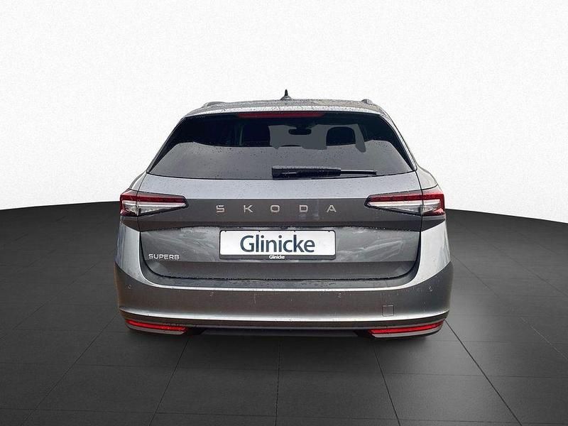 Neu Skoda Superb Selection 150 PS (110 kW) 2025 Graphitegrau metallic Kombi
