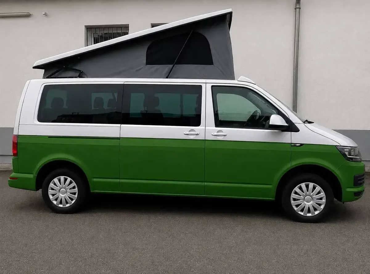 Gebraucht VW California California 150 PS (110 kW) 2019 Silbergrau / grün foliert opt Van