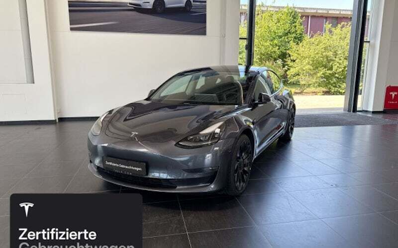 Silber Gebraucht 2021 Tesla Model 3 Performance Limousine | 31.700 € (Etwas zu teuer) - Bild 1/4