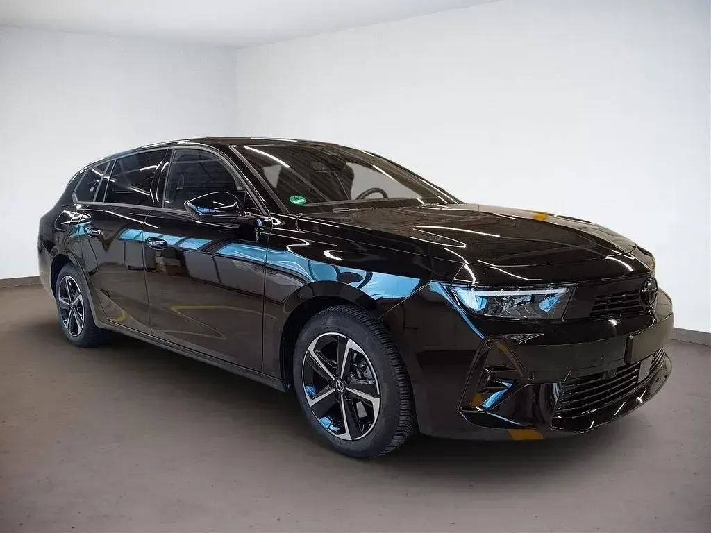 Gebraucht Opel Astra 131 PS (96 kW) 2024 Schwarz Kleinwagen