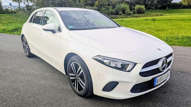 Gebraucht Mercedes A200 Advanced 163 PS (119 kW) 2021 Weiß Limousine
