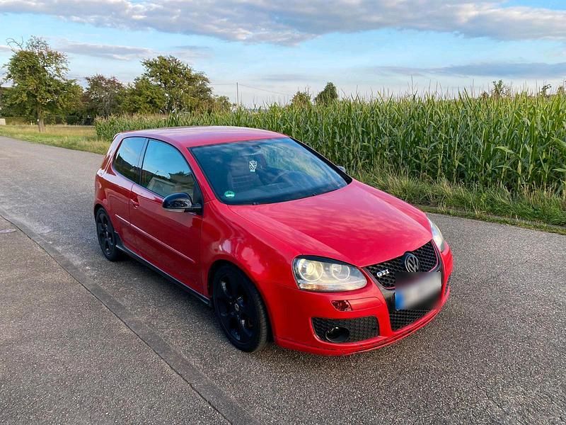 Rot Gebraucht 2005 VW Golf V GTI Kleinwagen | 3.300 € (Guter Preis) - Bild 1/4