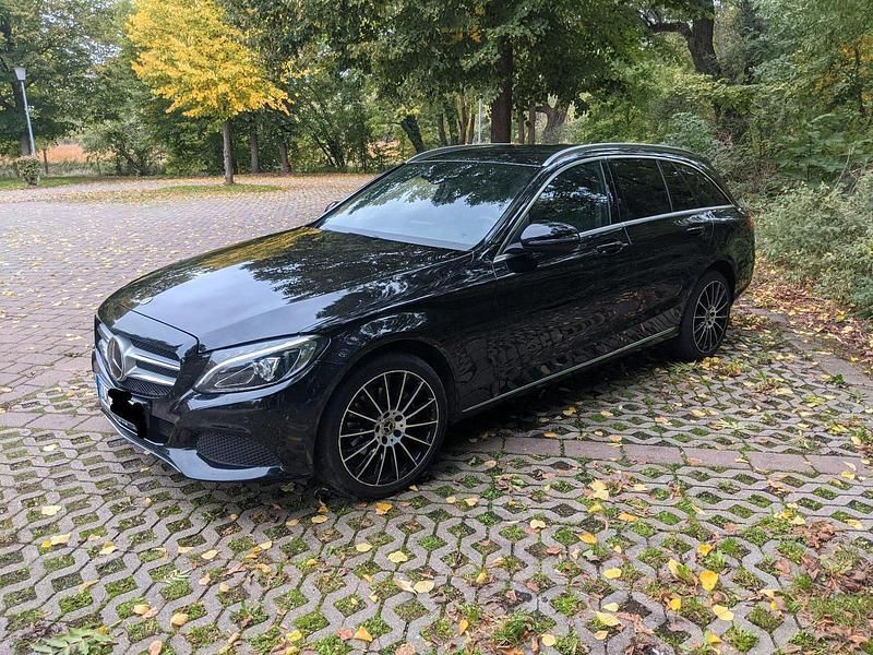 Schwarz Gebraucht 2018 Mercedes C220 Edition Kombi | 18.900 € - Bild 1/4