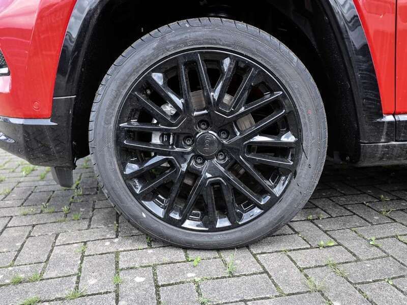 Gebraucht Jeep Compass 131 PS (96 kW) 2024 Colorado red/dach schwarz / SUV