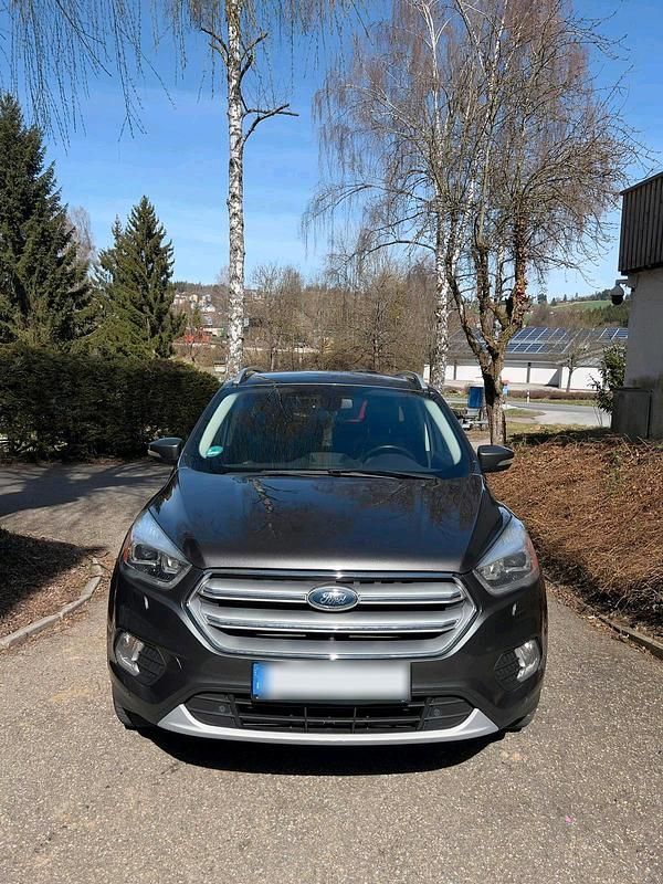 Usado Ford Kuga Titanium 150 HP (110 kW) 2016 Cinzento SUV