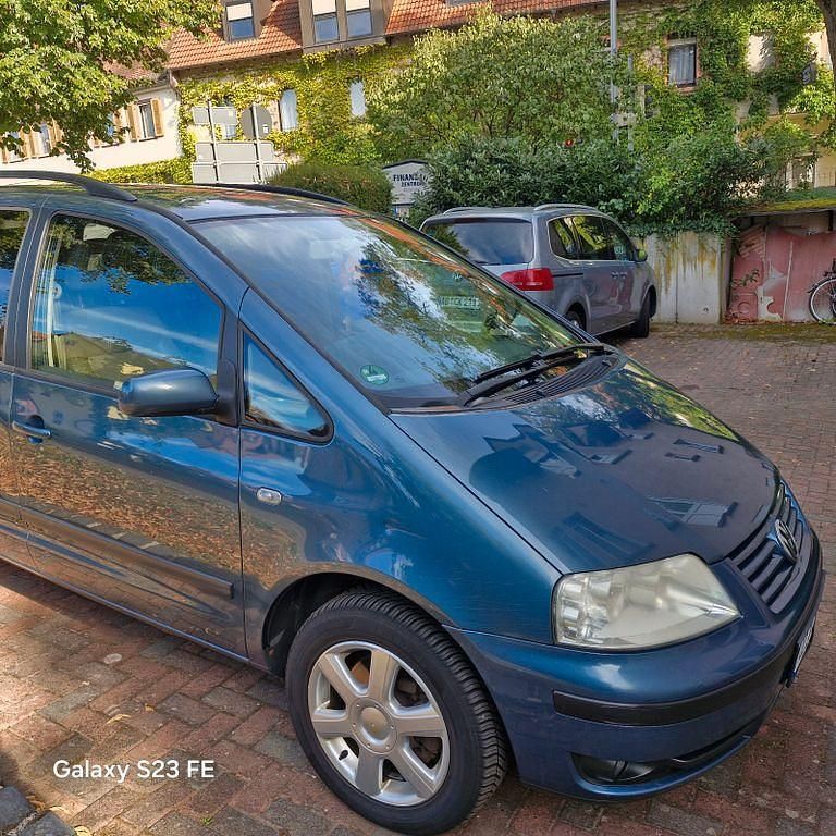 Grün Gebraucht 2003 VW Sharan Comfortline Van / Kleinbus | 2.999 € (Etwas zu teuer) - Bild 1/4