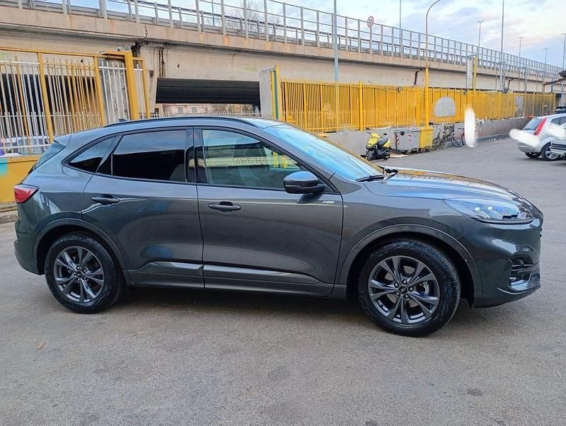 Gebraucht Ford Kuga ST-Line 120 PS (88 kW) 2023 Grau SUV