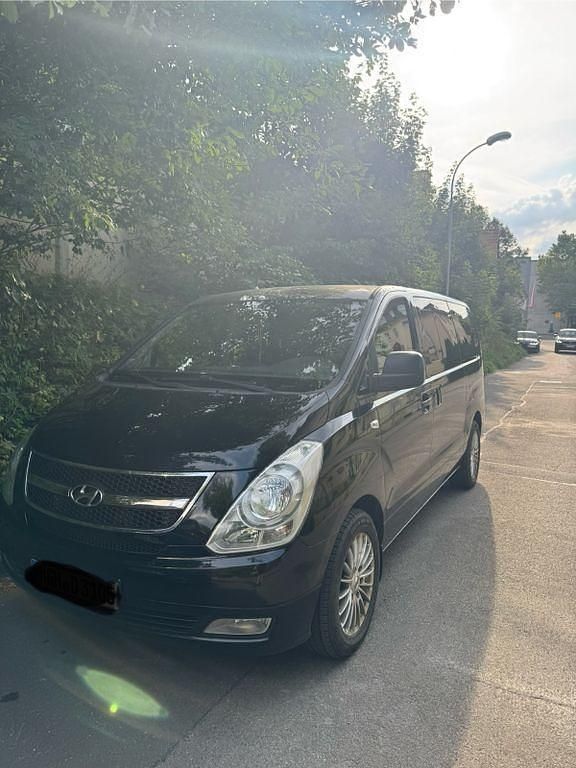 Schwarz Gebraucht 2011 Hyundai H-1 Van / Kleinbus | 8.490 € (Superpreis) - Bild 1/4