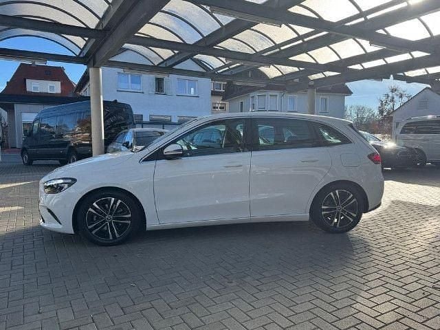Gebraucht 2024 Mercedes B200 Van / Kleinbus | 28.885 € (Guter Preis) - Bild 1/4