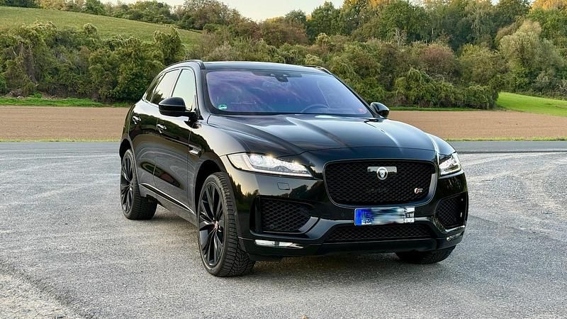 Schwarz Gebraucht 2016 Jaguar F-Pace First Edition SUV | 26.999 € - Bild 1/4