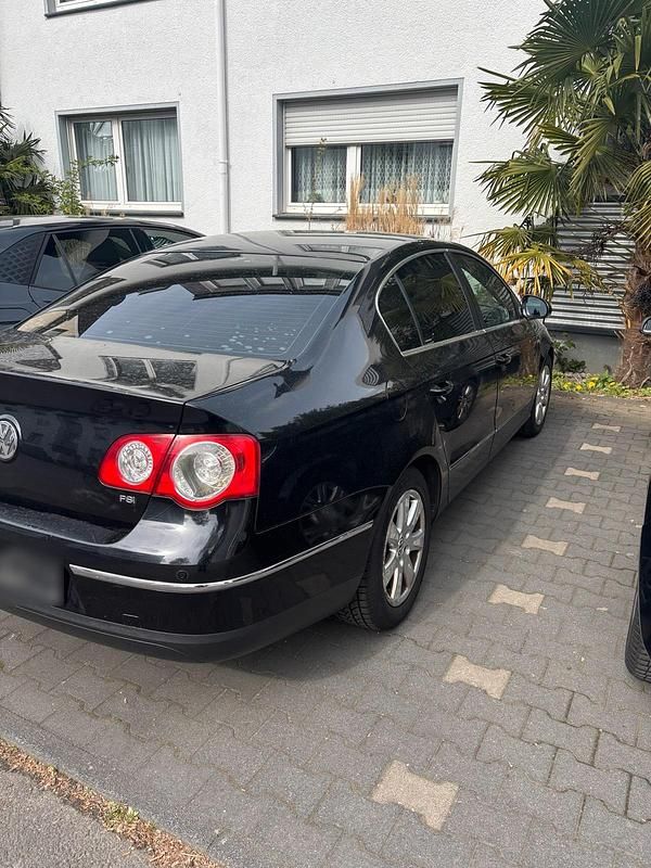 Second-hand VW Passat 116 CP (85 kW) 2008 Negru Berlinǎ