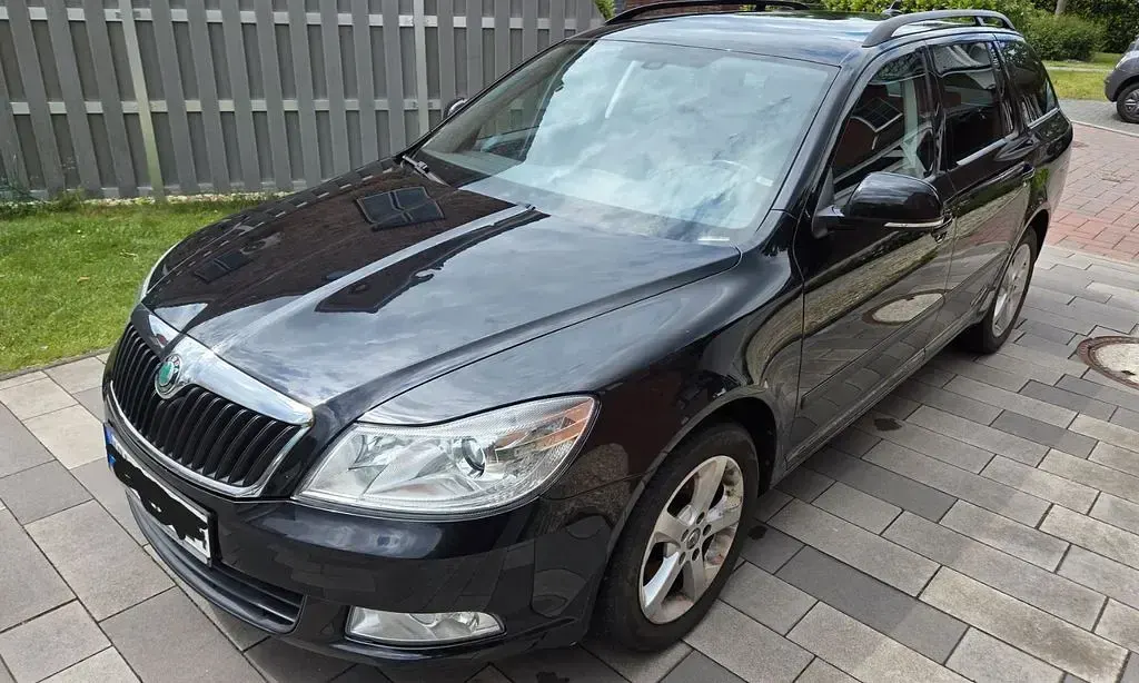 Gebraucht Skoda Octavia Ambition 122 PS (89 kW) 2013 Schwarz Kombi