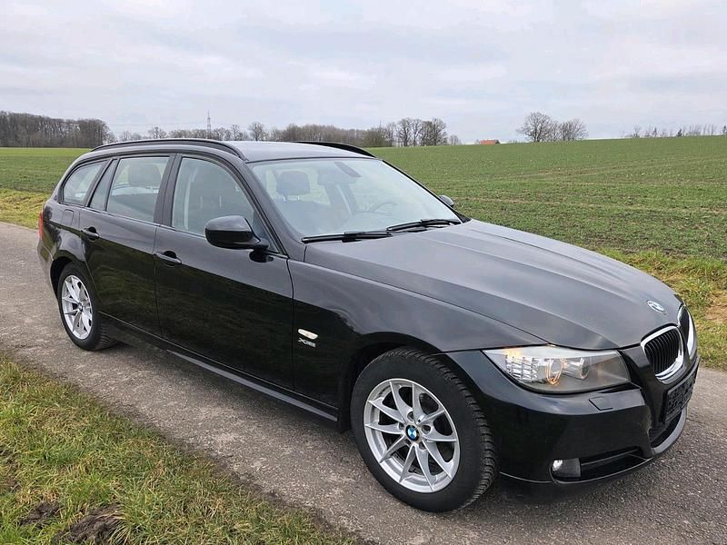Gebraucht BMW 320 184 PS (135 kW) 2012 Schwarz Kombi