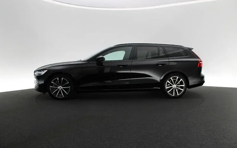 Nowe Volvo V60 Plus 455 KM (334 kW) 2026 Czarny Kombi