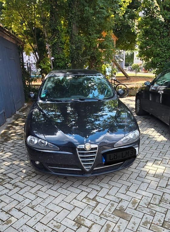 Schwarz Gebraucht 2005 Alfa Romeo 147 Distinctive Kleinwagen | 1.800 € (Guter Preis) - Bild 1/4