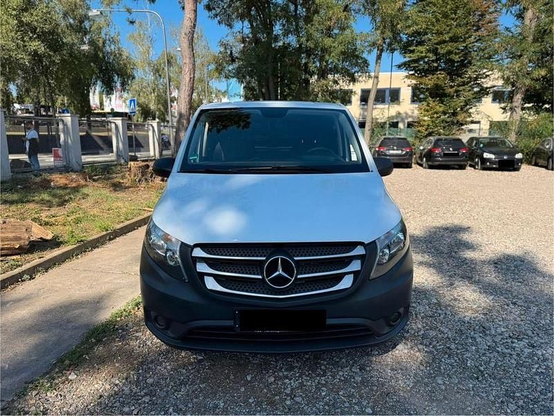 Weiß Gebraucht 2018 Mercedes Vito Van / Kleinbus | 8.800 € (Superpreis) - Bild 1/4