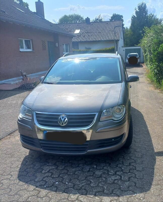 Grau Gebraucht 2007 VW Touran Trendline Van / Kleinbus | 3.990 € (Guter Preis) - Bild 1/4