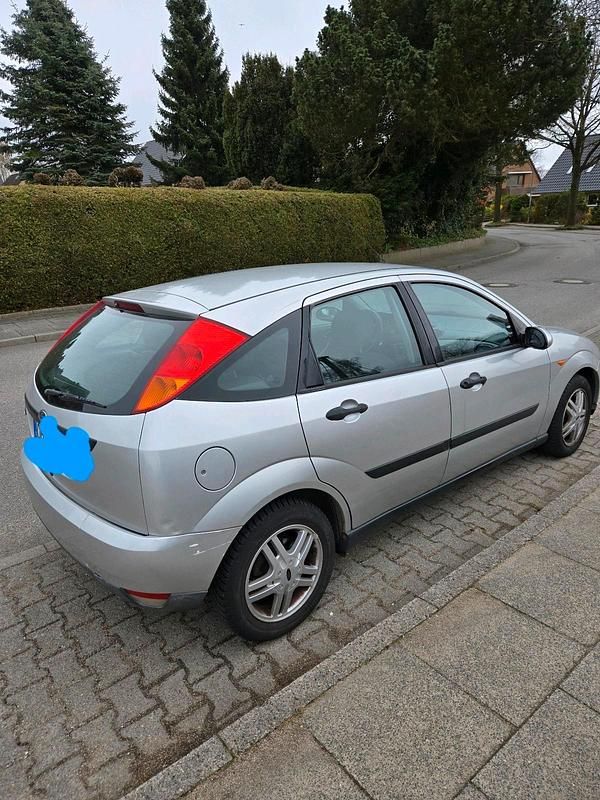 Gebraucht Ford Focus 100 PS (73 kW) 2002 Silber Kleinwagen