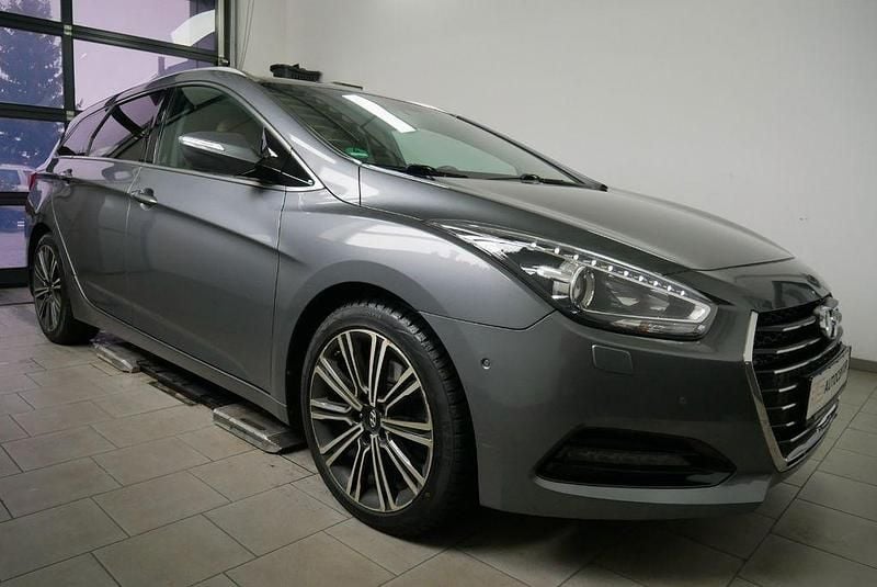 Gebraucht Hyundai i40 Premium 141 PS (103 kW) 2016 Silber Kombi