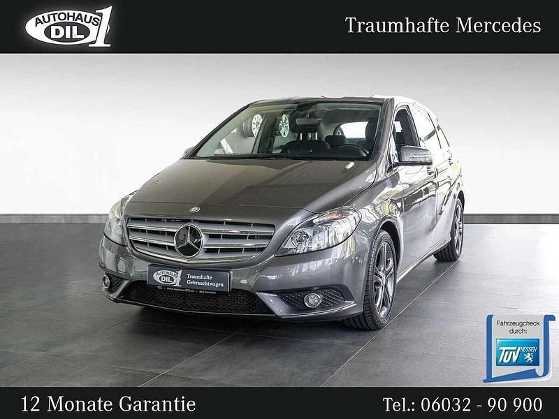 Grau Gebraucht 2012 Mercedes B180 Van / Kleinbus | 12.450 € (Teuer) - Bild 1/3