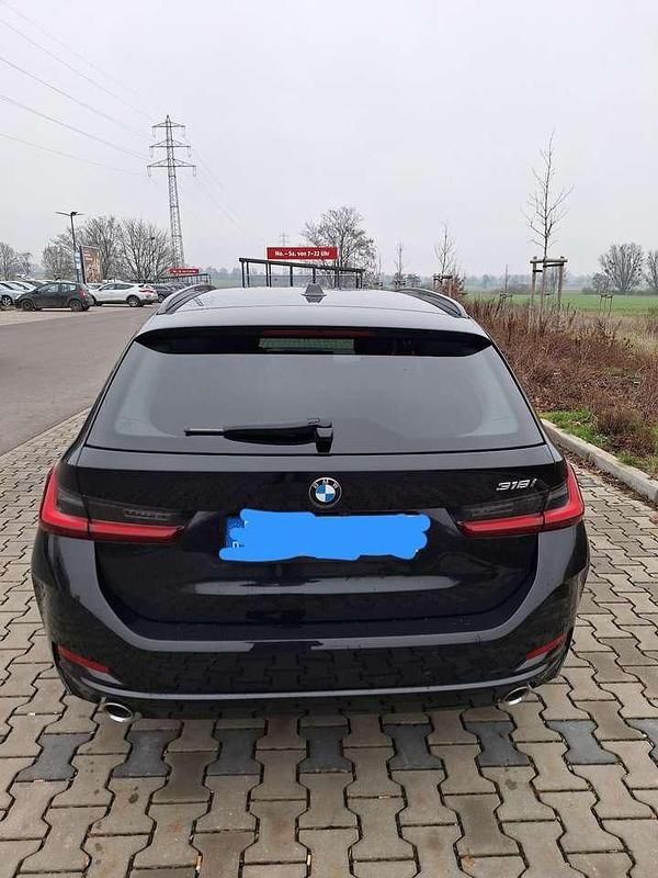 Gebraucht BMW 318 Shadowline 156 PS (114 kW) 2024 Black sapphire metallic Kombi