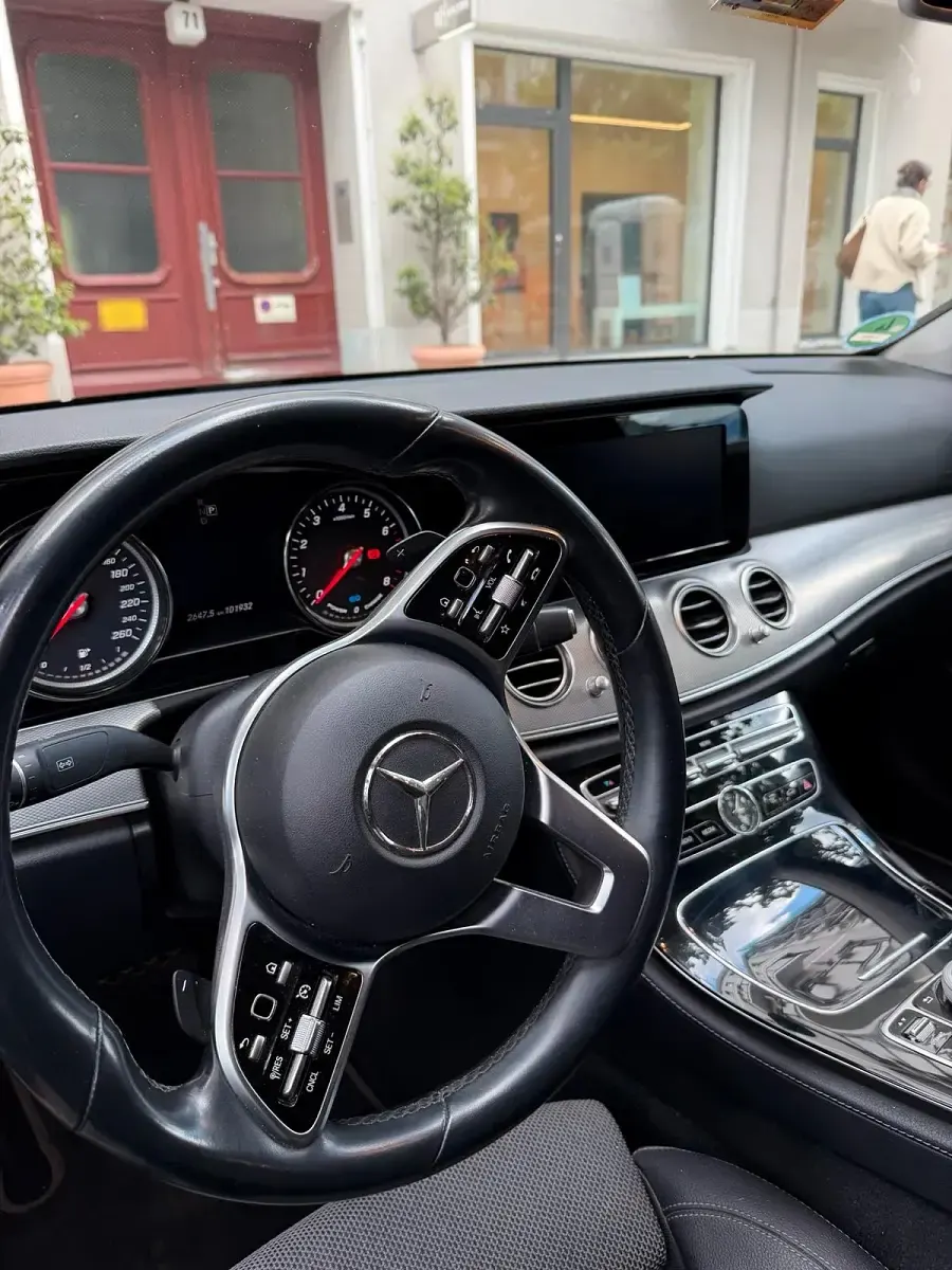Usado Mercedes E200 197 CV (144 kW) 2019 Plateado Berlina