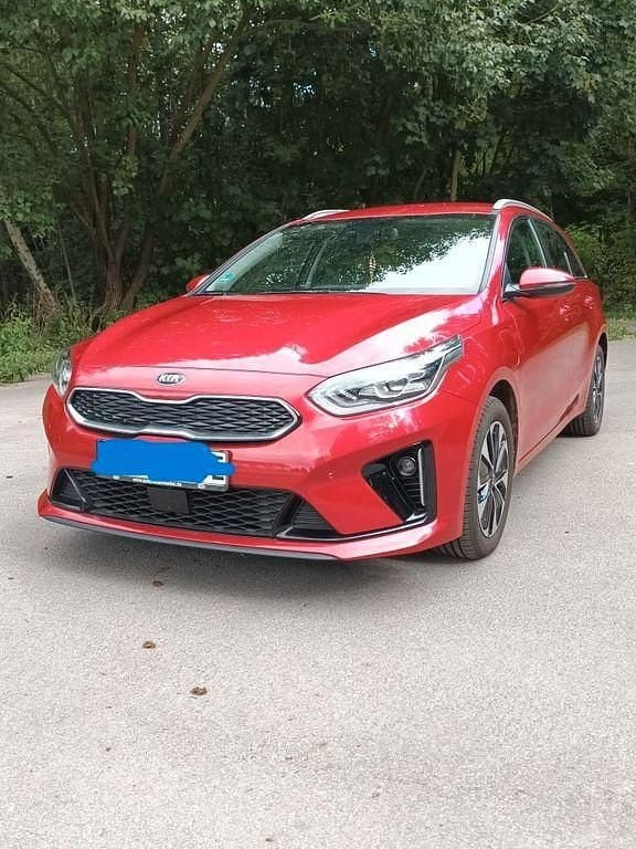 Rot Gebraucht 2021 Kia Ceed Sportswagon Vision Kombi | 20.380 € (Teuer) - Bild 1/4