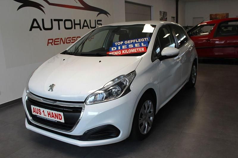 Gebraucht Peugeot 208 Allure 102 PS (75 kW) 2019 Weiß Kleinwagen