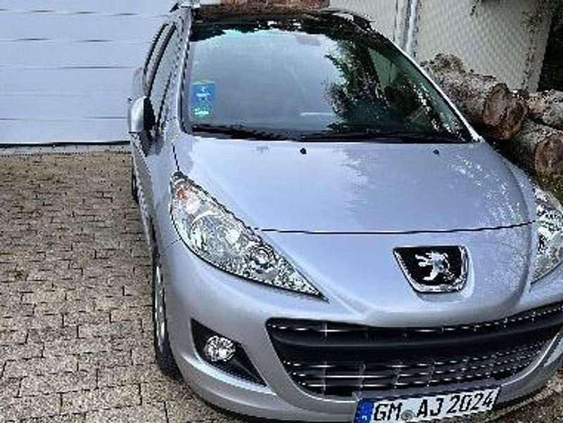 Silber Gebraucht 2011 Peugeot 207 Family Kombi | 6.200 € (Teuer) - Bild 1/4