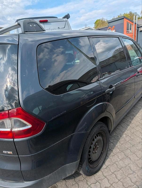 Usata Ford Galaxy 140 CV (102 kW) 2009 Grigio Monovolume