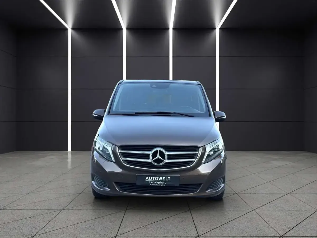 Gebraucht Mercedes V250 Avantgarde 190 PS (139 kW) 2015 Braun Van / Kleinbus