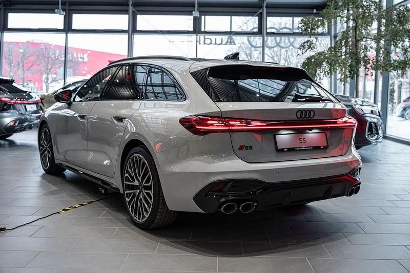Neu Audi S5 Sport 367 PS (269 kW) 2026 Grau Kombi