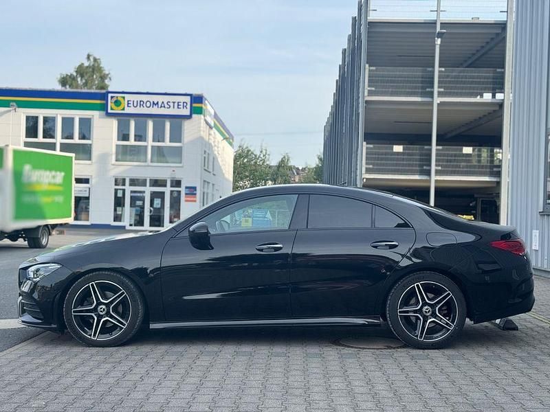 Schwarz Gebraucht 2022 Mercedes CLA200 AMG Coupé | 36.680 € (Teuer) - Bild 1/3