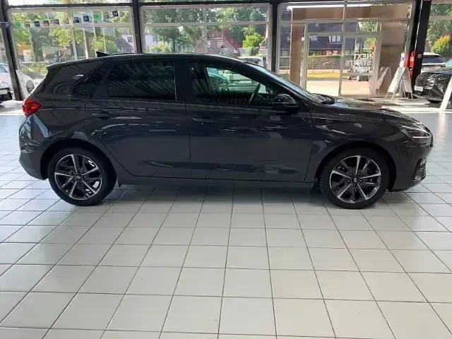 Gebraucht Hyundai i30 Advantage 101 PS (74 kW) 2025 Grau Limousine