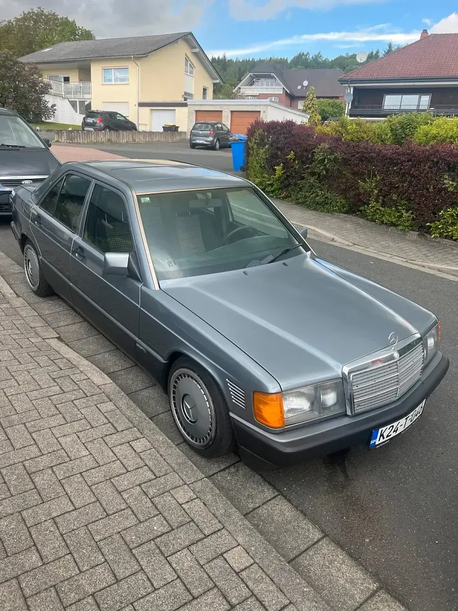 Gebraucht Mercedes 190 Sportline 126 PS (92 kW) 1990 Grau Limousine