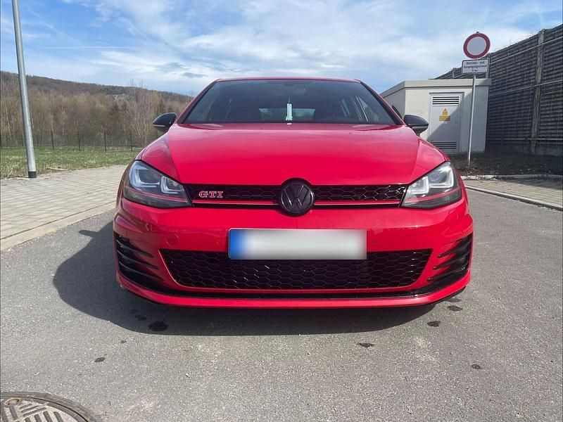 Second-hand VW Golf VII GTI 220 CP (161 kW) 2016 Roșu Berlinǎ