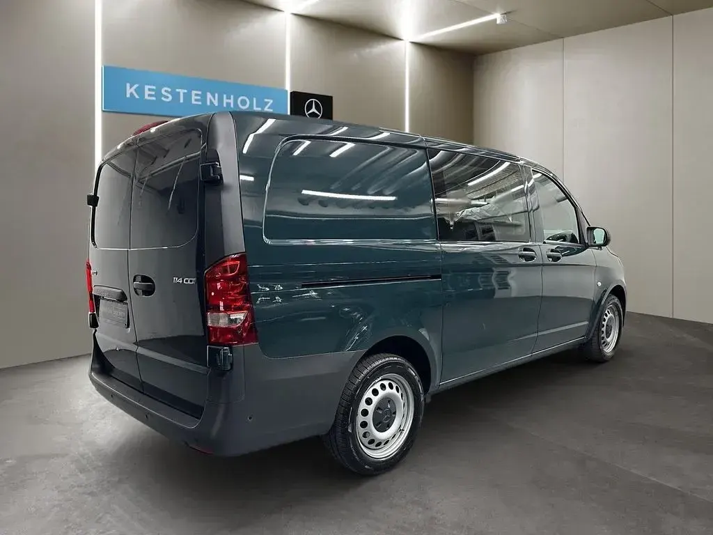 Gebraucht Mercedes Vito 136 PS (100 kW) 2022 Grün Van