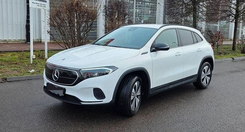 Schwarz Gebraucht 2021 Mercedes EQA250 SUV | 26.900 € (Superpreis) - Bild 1/4