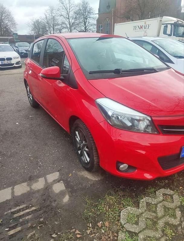 Gebraucht Toyota Yaris Sol 106 PS (77 kW) 2014 Schwarz Kleinwagen