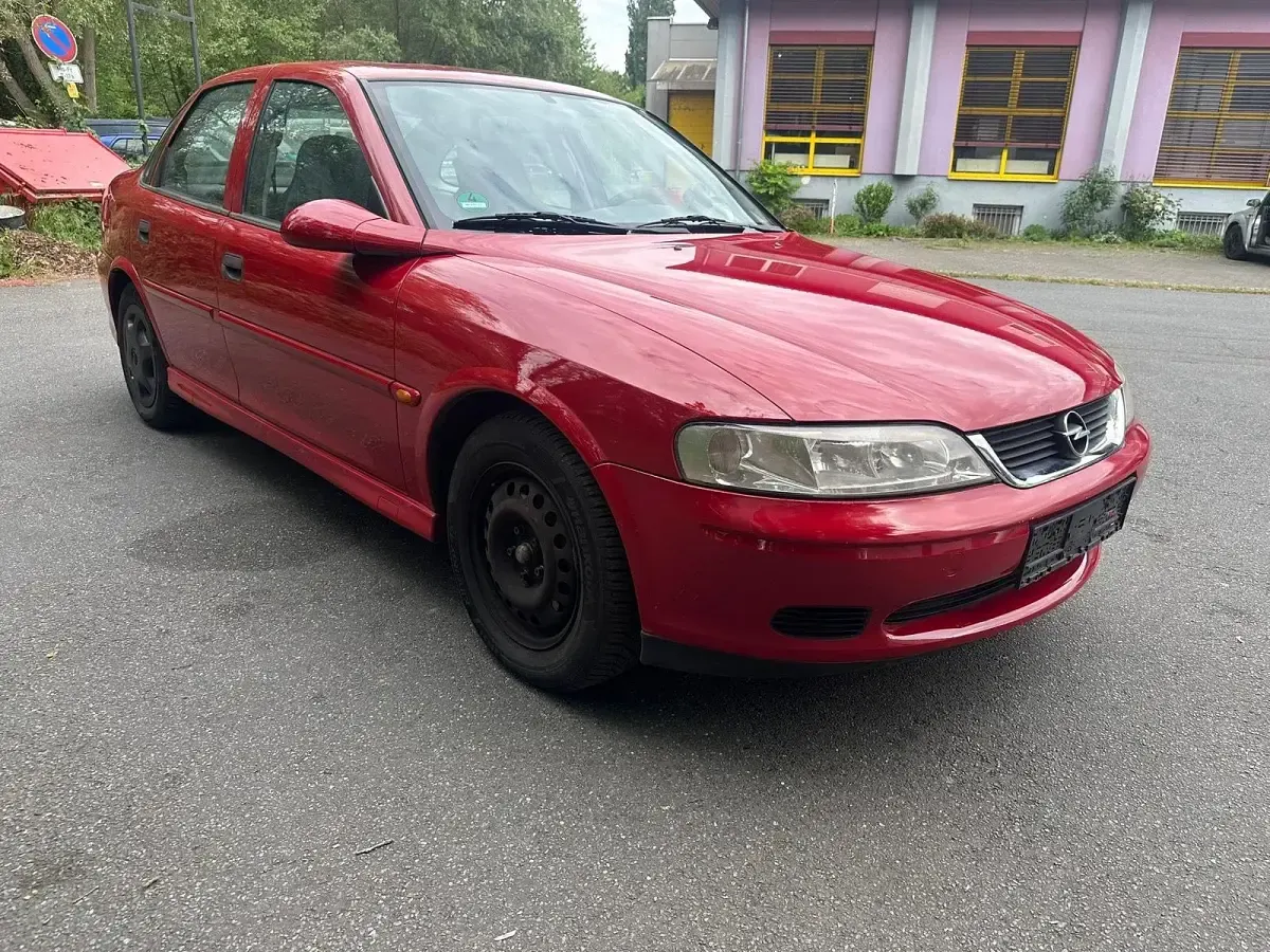 Usata Opel Vectra 101 CV (74 kW) 2001 Rosso Berlina