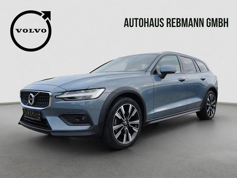 Thunder grey Gebraucht 2022 Volvo V60 CC Pro Kombi | 32.590 € (Fairer Preis) - Bild 1/4