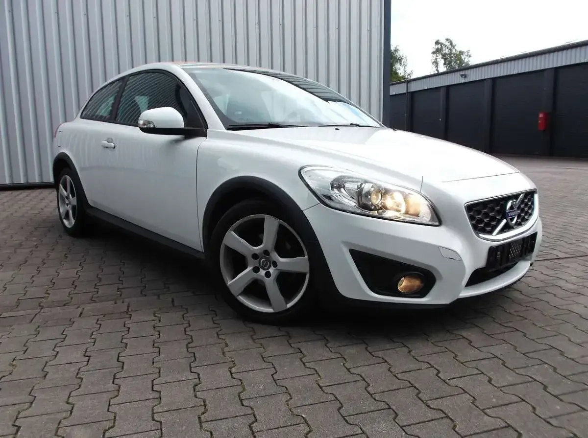 Używany Volvo C30 R-Design 114 KM (83 kW) 2012 Biały Hatchback