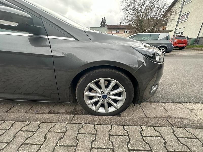 Usata Ford Focus 181 CV (133 kW) 2017 Grigio Berlina