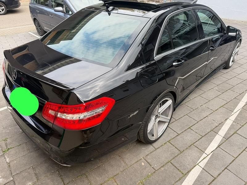 Gebraucht Mercedes E500 408 PS (300 kW) 2012 Schwarz Limousine