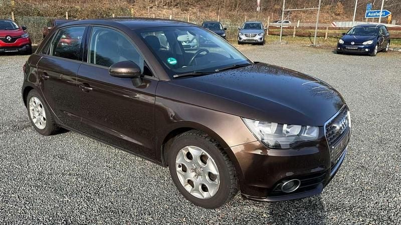 Gebraucht Audi A1 Attraction 105 PS (77 kW) 2012 Braun Kleinwagen