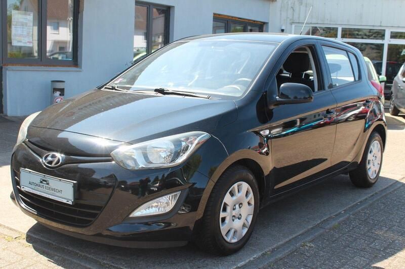 Schwarz Gebraucht 2012 Hyundai i20 Edition Kleinwagen | 4.990 € (Teuer) - Bild 1/4